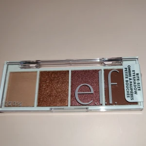 ELF cosmetics ögonskuggspalett (ny) 💗🌸 - Supersöt vegansk ögonskugga palett ifrån Elf i färgen "Berry bad" (säljer pga kommer ej att använde den) helt ny såklart ifrån glossiebox 💗 orginalpris 65kr:-  (samfrakt erbjuds även!) 