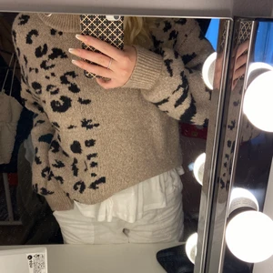  Stickad tröja  - Super söt stickad tröja från Vila som ej kommer till användning längre, stolek S men passar M också! köparen står för frakten😊💗