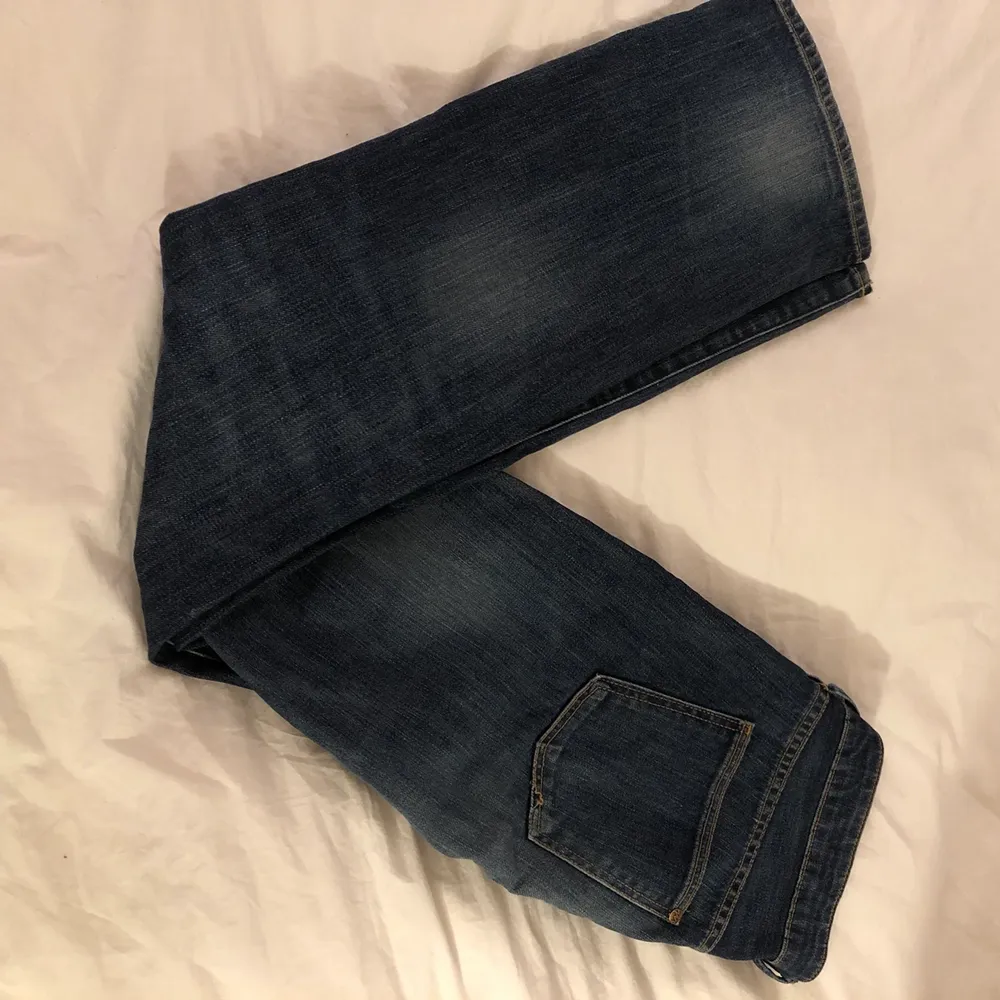 Säljer mina fina bootcut jeans🤍. Jeans & Byxor.