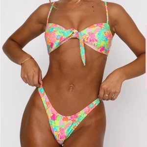 NY bikini  - Helt ny bikini från White fox australia. Överdel storlek: small. Överdelen har knyte framtill. Underdel: xs string modell