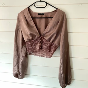 Topp - Snygg topp från Shein storlek M passar även S! Stretchigt spets som inte sitter för hårt! Oanvänd