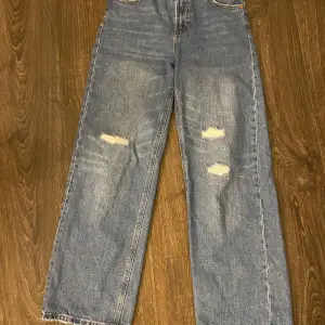 Säljer dessa blåa Jeans storlek 11-12 år säljer dom då dom inte kommer till användning bra skick 
