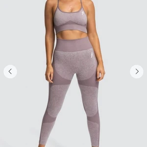 Träningskläder - Topp och träningstights från Doyoueven, aldrig använda då jag inte tyckte den passa på mig. I priset ingår båda delarna