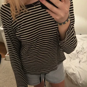 Randig tröja  - I fint skick, passar xs-m💕