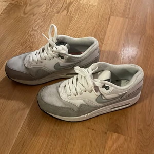 Nike Air Max storlek 38 - Tyvärr saknas sulan! 