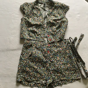 Topshop two piece - Detta är min absoluta topshop two piece som egentligen var en jumpsuit innan, jag hoppas att någon annan har glädje av den nu när den inte längre passar mig 