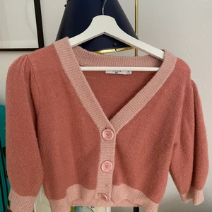 Rosa kofta  - Jättefin rosa kofta från Nakd 