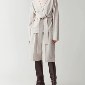 COS - Så fint och skönt set från COS! Måste användas mer av någon annan 😢😢