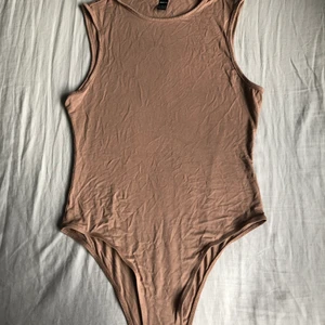 Shien body i beige - Helt ny body från shien, tyckte inte inte den satt bra på mig.