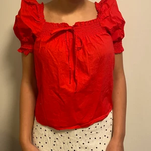 Söt röd topp!  - Fin röd topp! Aldrig använd! 