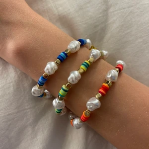 Armband  - Armband för 30:- styck som finns i 3 olika färger, finns bara att visst antal att beställa! Köparen står för frakt ❤️💚💙 kontakta mig om du har frågor 