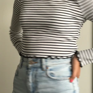 Randig hm tröja - Gullig långärmad tröja. 