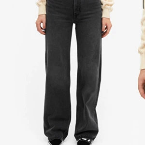 Monki jeans  - Säljer då dom tyvärr blivit för små för mig. Skriv för egens bilder🥰köparen står för frakt☺️