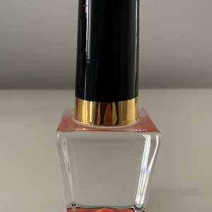 Make Up  Nail Polish Kosta Boda - Bredd:49 mm Höjd:124 mm Nypris 400kr