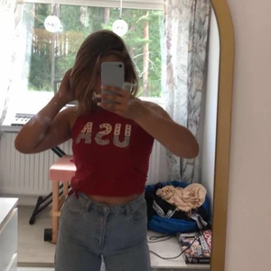 Strl xs-s  - En tröja beställd från nätet som inte kommer till användning längre är storlek L i barnstorlek men skulle säga xs-s