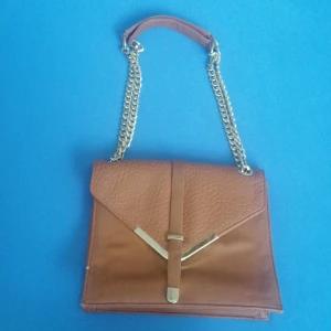 Brun väska  - Den har väska är från JustFab använda bara några gånger 