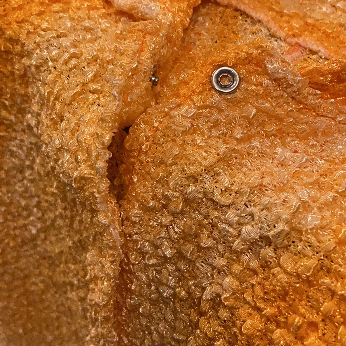 Skiftande orange blus. - 90