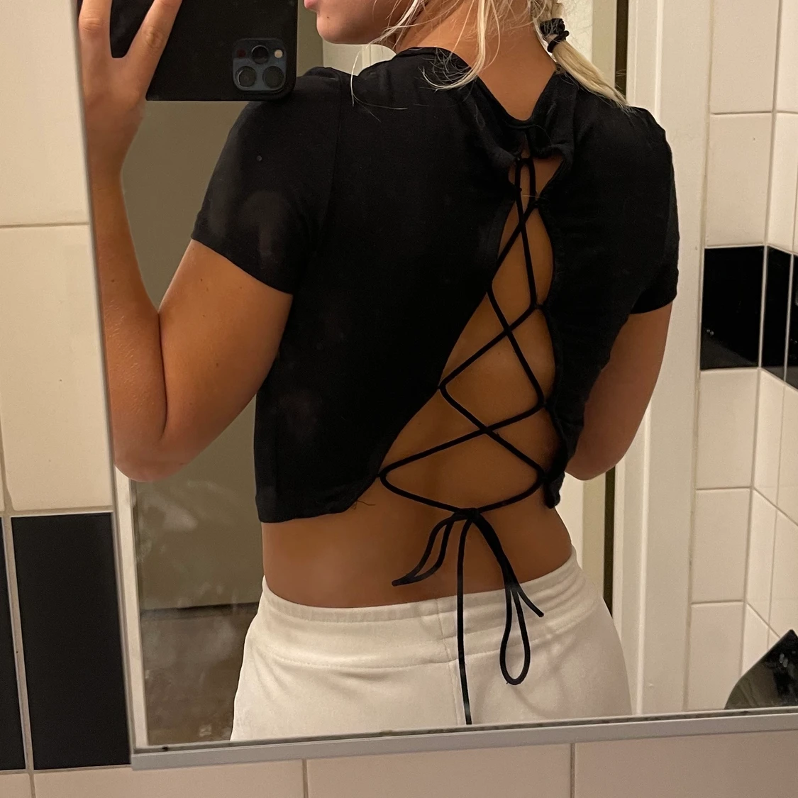 Super fin t-stort med knytning i ryggen