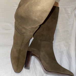 Zara Mocka Högklackat - Helt nya storlek 39