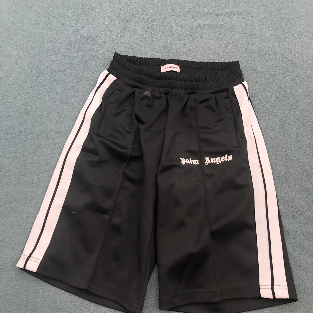 Size S, Cond 9/10, kan sänka pris vid snabb affär. Shorts.