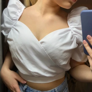 Söt omlott-topp - Söt omlott-topp från NA-KD i storlek 36.