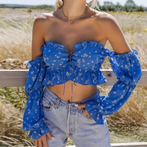 Crop top från shein i storlek S/36 - Fin crop top från shein i bra kvalitet. Helt oanvänd! Storlek 36