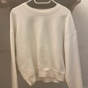 Sweatshirt  - Sweatshirt köpt på bikbok i strl S