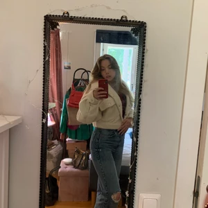 Oversized teddy  - En jättesnygg och mysig jacka som passar till allt, perfekt nu till hösten! Den är strl 40, men passar även dem med mindre eller större storlekar, allt beror på hur man vill att den ska sitta. Från PrettyLittleThing💗💗