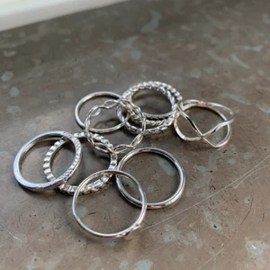 Ringar från Hm - Säljer 10 st ringar från hm. Helt oanvända. Alla ringar säljs tillsammans för 20 kr. Frakten är gratis! 