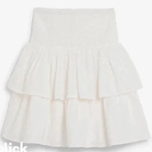 Vit volang  - Vit volang kjol! Köp direkt för 120 annars buda ifrån 50💕