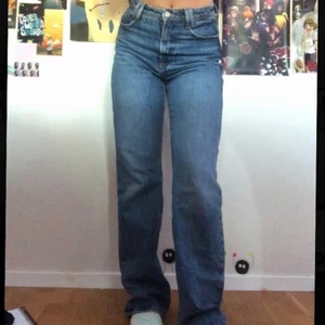 blåa jeans från zara - jeans från zara köpta förra året✨ passar bra i längden på mig som är 170😌 