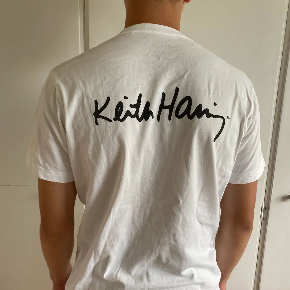 Uniqlo Keith Haring T-shirt, vanlig passform . T-shirts.
