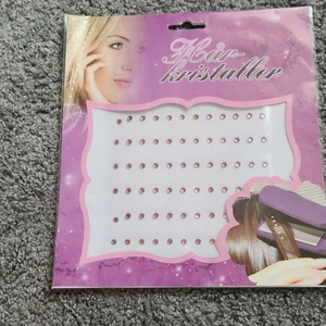 Rosa hårkristaller😍😍 - Fina hårkristaller man sätter fast med plattång! Väldigt fina och oöppnad förpackning. 