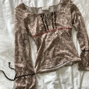 Blus - Blus i storlek S från Vila, mesh material 