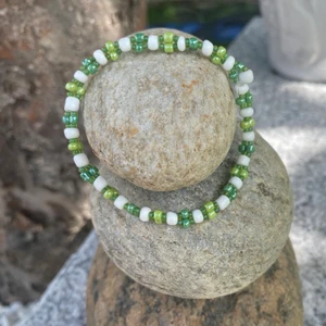 Pärlarmband grön - Egengjort pärlarmband av seedbeads i grön nyans 💚