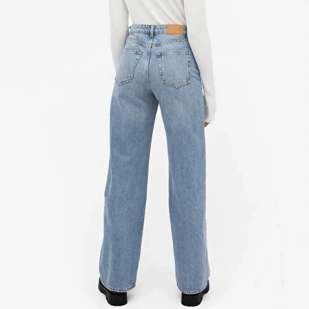 Midblue jeans från monki i storlek w26. Frakt ingår inte i priset. Jeans & Byxor.