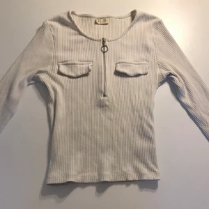 Vitt, långärmad tröja - Vitt långärmad tröja, 164-S, bra kvalitet, tvättar alla mina plag innan dem fraktas