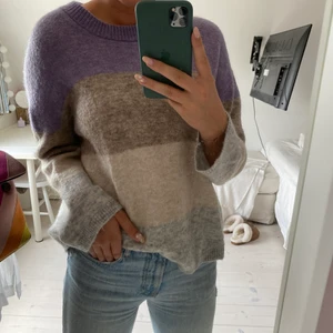 Stickad tröja från Weekday - Säljer nu min as fina stickade tröja från Weekday då den tyvärr inte längre kommer till användning. Super skönt material. Har du nägon fråga mm är det bara att skriva💗