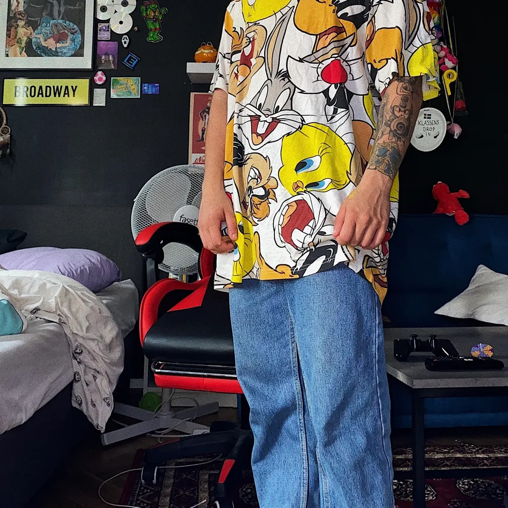 Looney tunes oversized t-shirt, sitter Som XL. T-shirts.