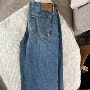 Weekday x Lee jeans  - Weekday x Lee jeans, sitter ganska bagy 