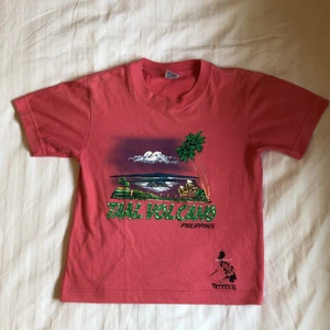 t-shirt - rosa t-shirt me tryck på framsidan, tröjan är i barnstorlek men passar bra som XS