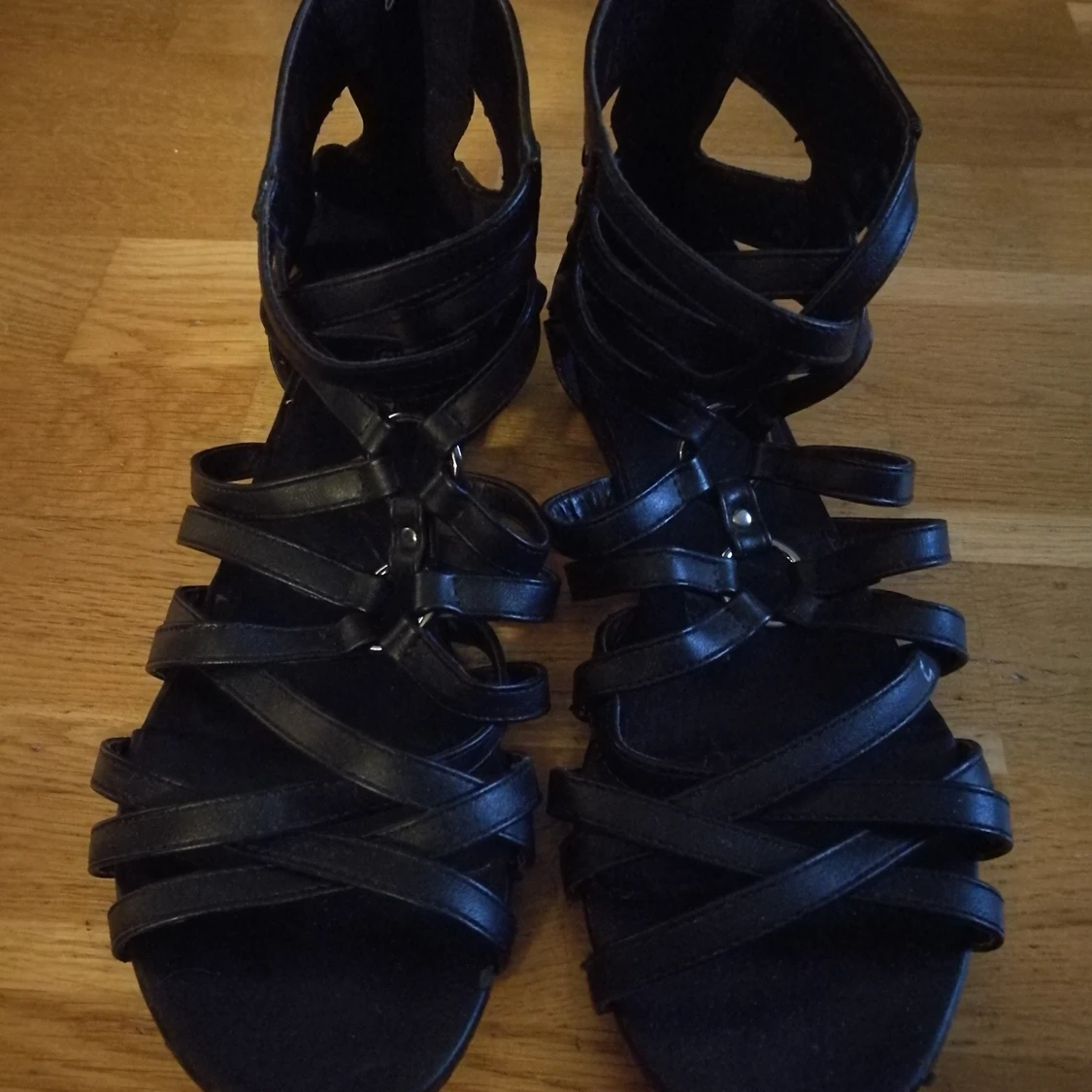 Svarta "rem"-skor (strl 39)