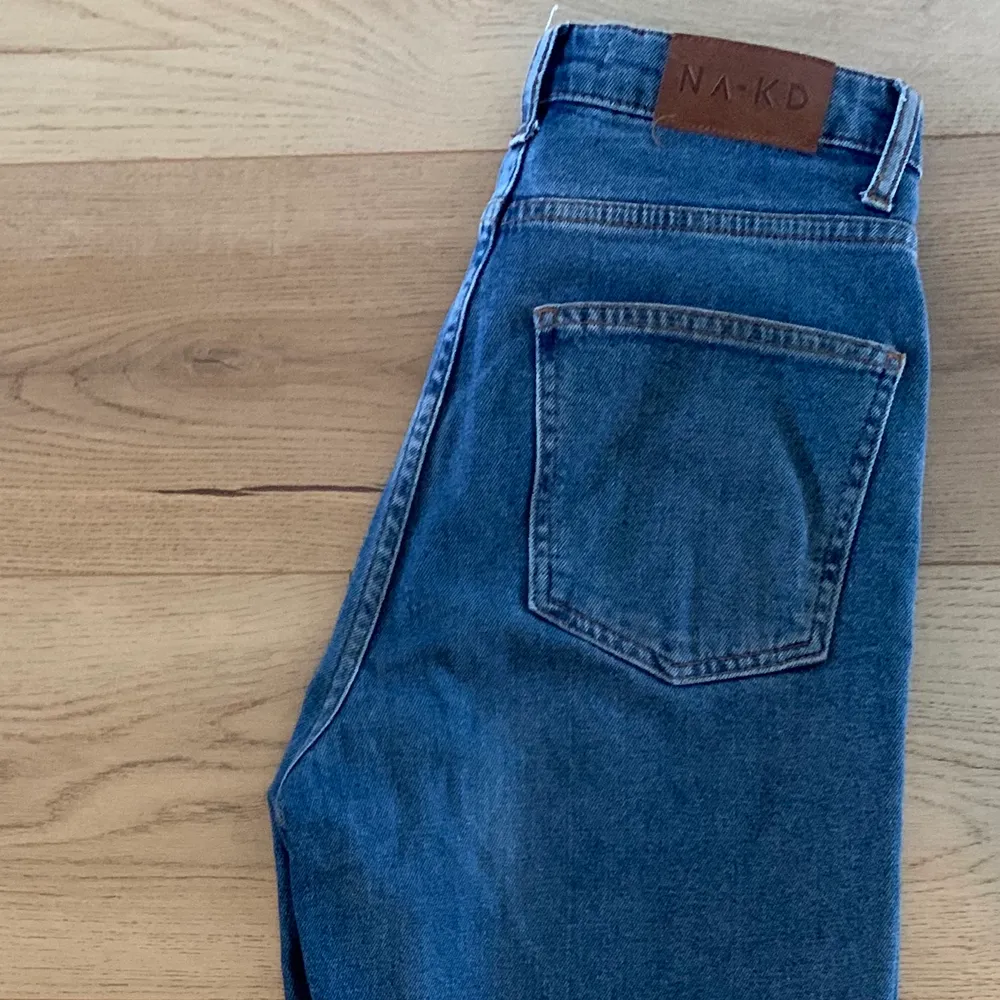 Ett par jeans från NAKD i en straight modell. Supersnygga och sköna i storlek 36. Pris går att diskutera. Jeans & Byxor.