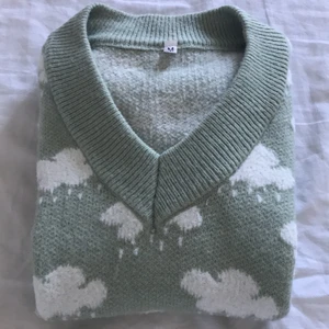 Skön stickad tröja🥰 - Den är inte så gammal och det är storlek m men ganska bra storlek😍