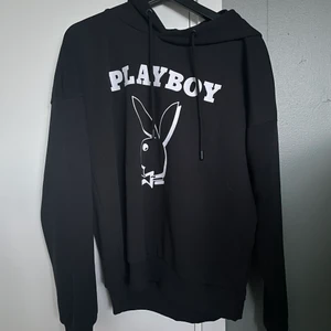 Playboy hoodie  - Playboy hoddie aldrig använt den, strl s.