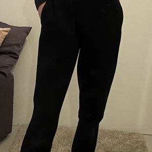 Svarta mjukisbyxor - Svarta vanliga mjukisbyxor 