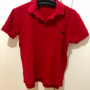 POLO Ralph Lauren piké - Hallonröd piké i fint skick