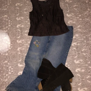 COOL JEANS KJOL (MAXI)  - Super cool maxi jeans kjol som var för stor för mig! Sellpy säger storlek 36 men skulle säga en stor 36 då, mer åt 38! 