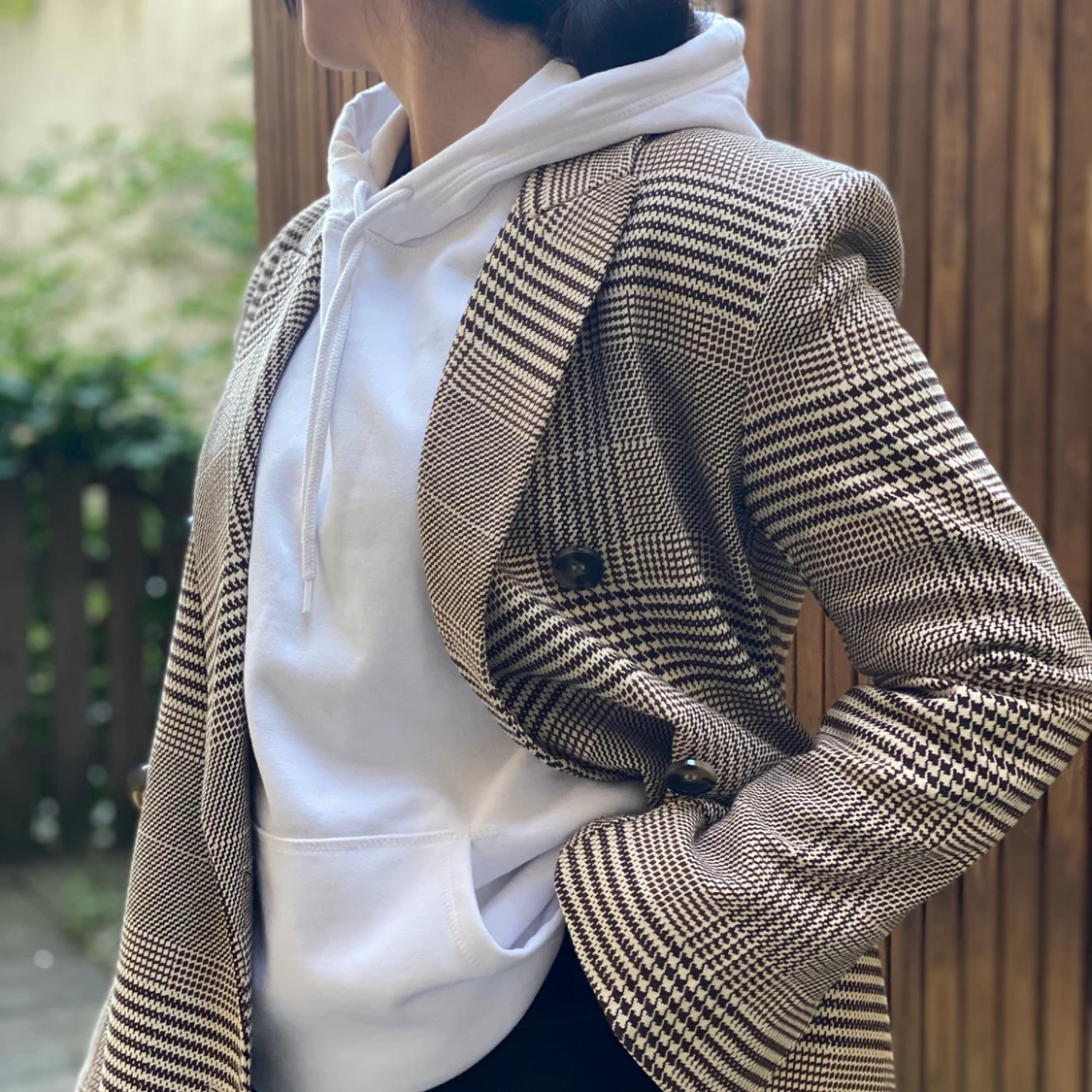 Beige mönstrad kavaj.