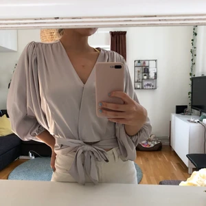 Siden blus - Jättefin blus i siden-liknande material